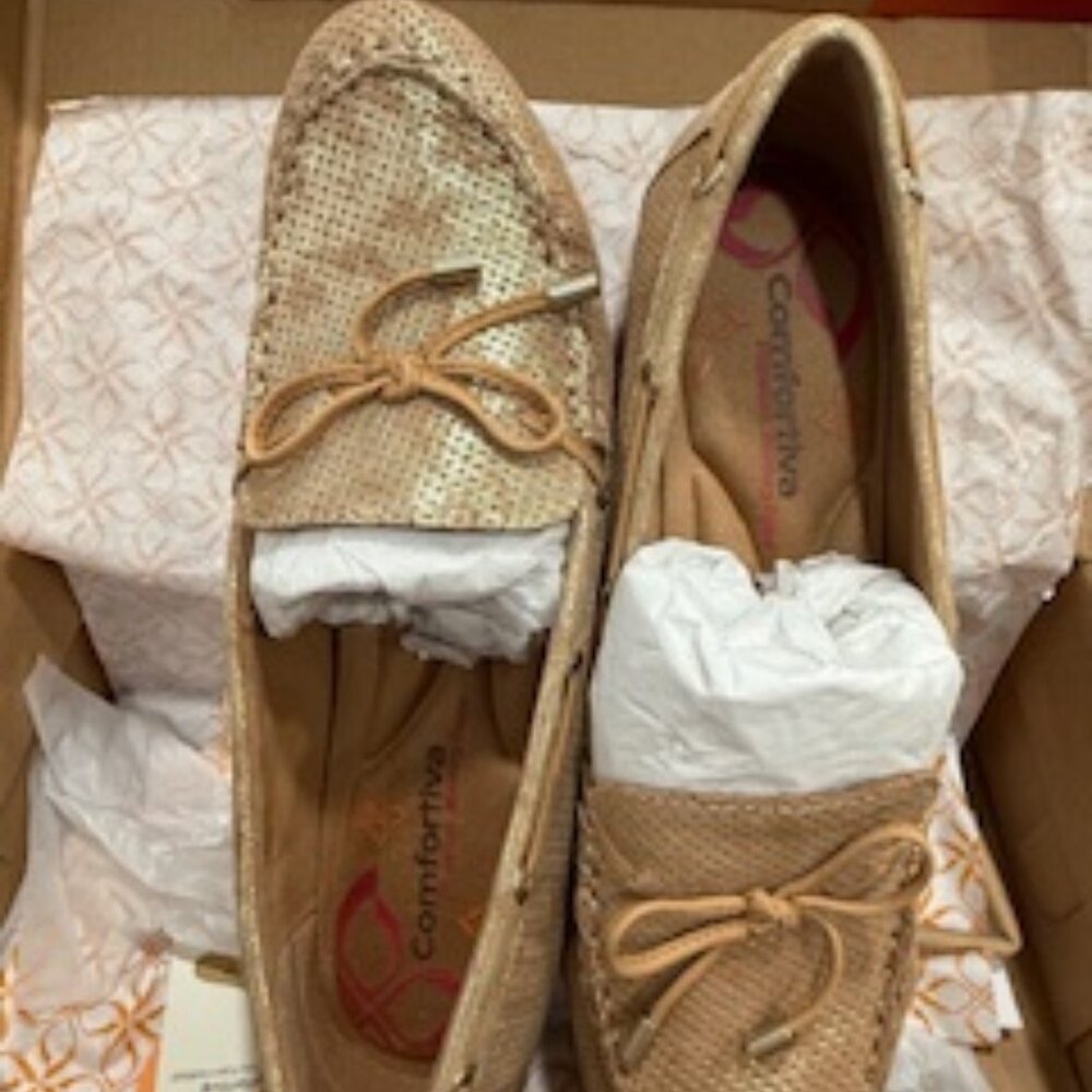 Comfortiva Mindy Light Gold Loafers 10M